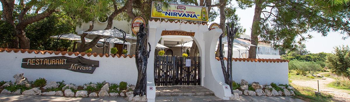 restoran-parkiraliste-povljana